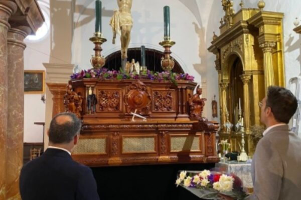 Ofrenda floral a la Hermandad Vera+Cruz