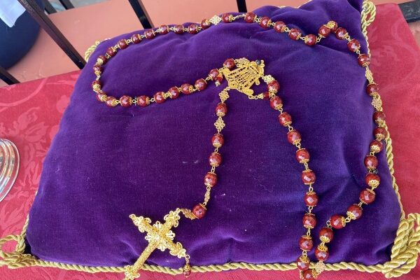 OBSEQUIO A LA HERMANDAD CAUTIVO Y MAYOR DOLOR