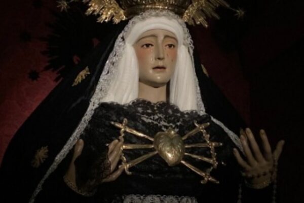 La Santísima Virgen de los Dolores de luto