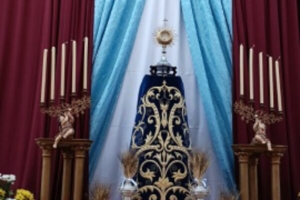 ALTAR CORPUS Y ALFOMBRA DE SAL